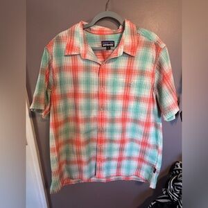 Patagonia Men's Puckerwear button up plaid shirt. Size XL. No Flaws.